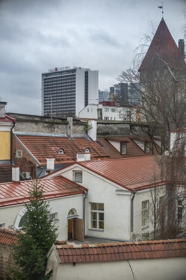 Roofs Of The Old Tallinn Guest House Esterno foto