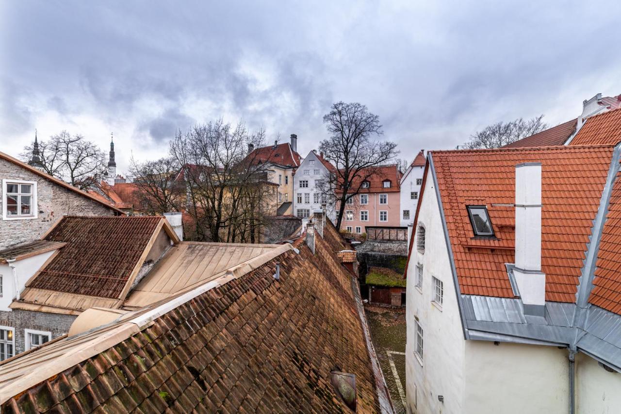 Roofs Of The Old Tallinn Guest House Esterno foto