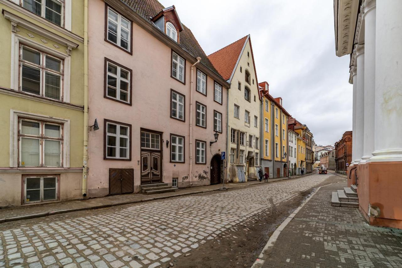 Roofs Of The Old Tallinn Guest House Esterno foto